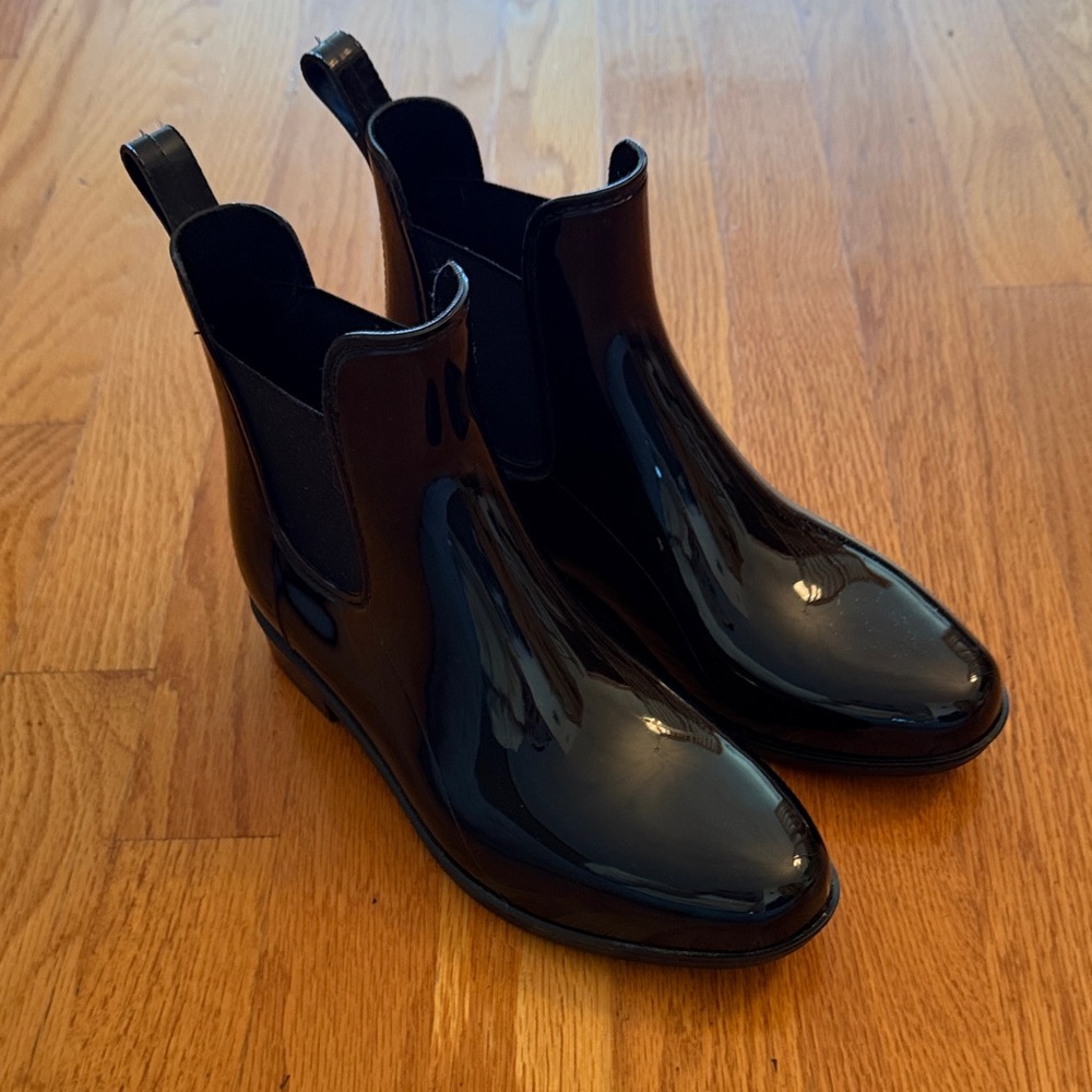 Women’s Black Glossy Rain Boots